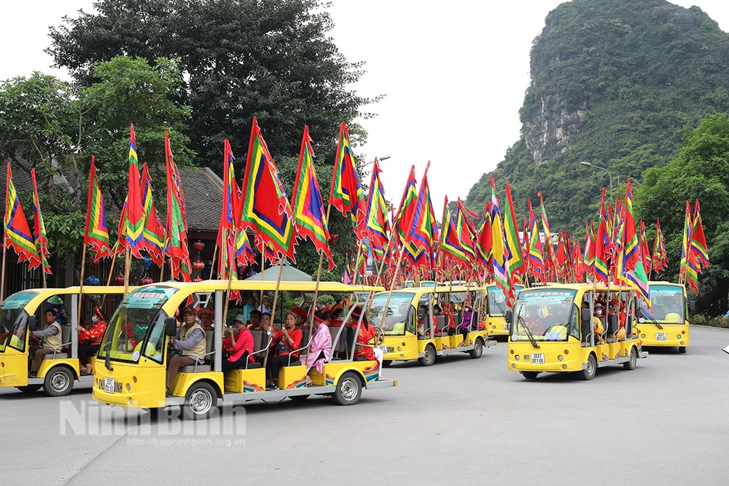 Nét mới của Lễ hội Tràng An 2024 Lễ rước rồng từ cổng Tam Quan vào bến thuyền Tràng An