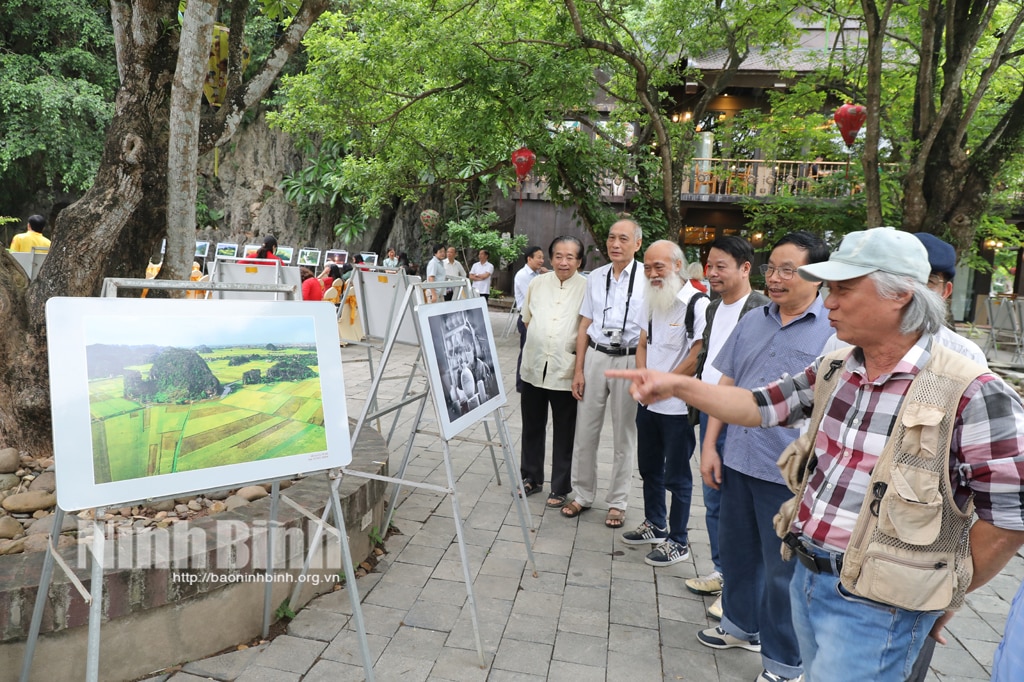 Khai mạc Triển lãm nhiếp ảnh Kỷ niệm 10 năm Quần thể danh thắng Tràng An được UNESCO ghi danh là Di sản văn hóa và thiên nhiên thế giới