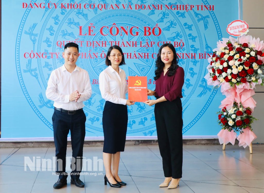 Công bố quyết định thành lập Chi bộ Công ty cổ phần ô tô Thành Công Ninh Bình