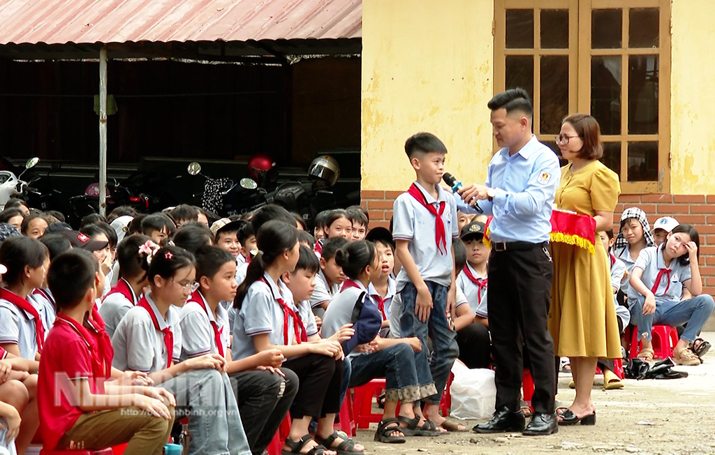 Trang bị kỹ năng an toàn trong môi trường nước cho trẻ