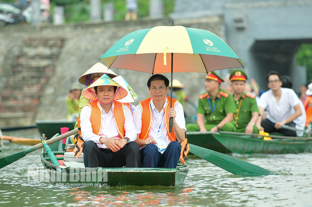 Lễ hội sắc vàng Tam Cốc Tràng An