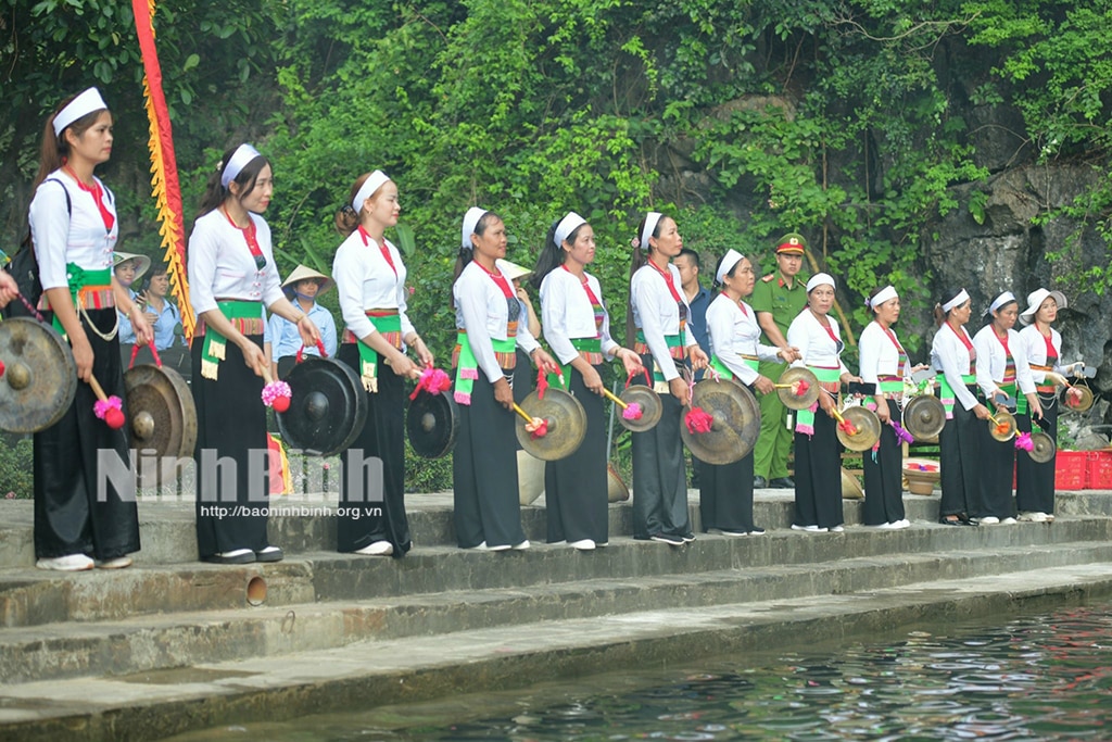 Lễ hội sắc vàng Tam Cốc Tràng An