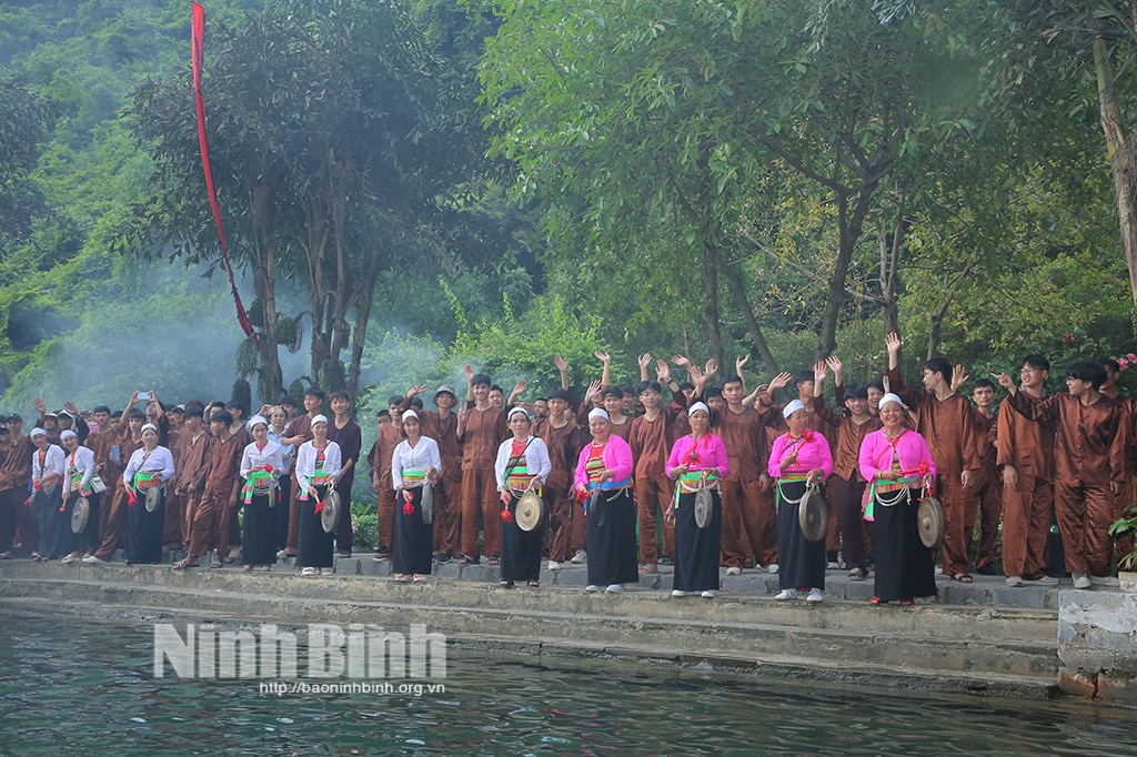 Lễ hội sắc vàng Tam Cốc Tràng An