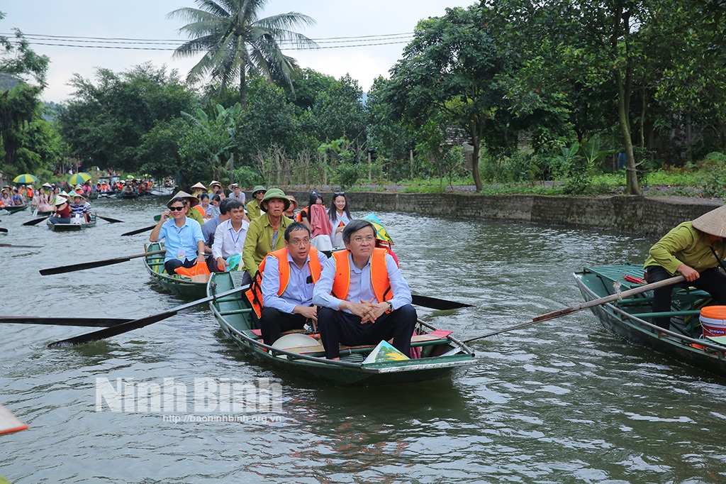 Lễ hội sắc vàng Tam Cốc Tràng An