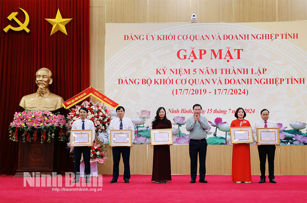 Gặp mặt kỷ niệm 5 năm thành lập Đảng bộ Khối Cơ quan và Doanh nghiệp tỉnh