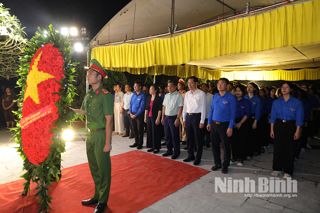 Các địa phương tổ chức dâng hương thắp nến tri ân các Anh hùng liệt sĩ