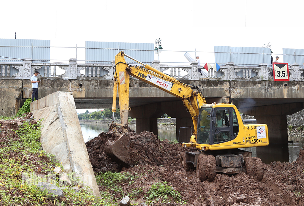 Các đồng chí lãnh đạo tỉnh kiểm tra công tác ứng phó với bão số 3 tại các địa phương