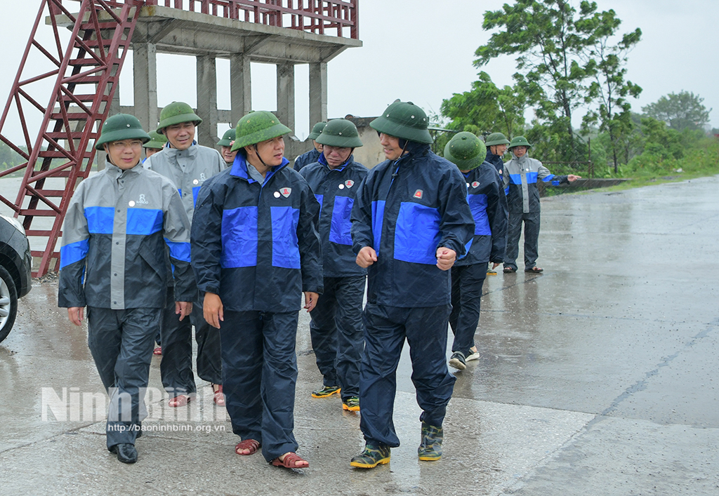 Đồng chí Chủ tịch UBND tỉnh kiểm tra công tác ứng phó với bão số 3