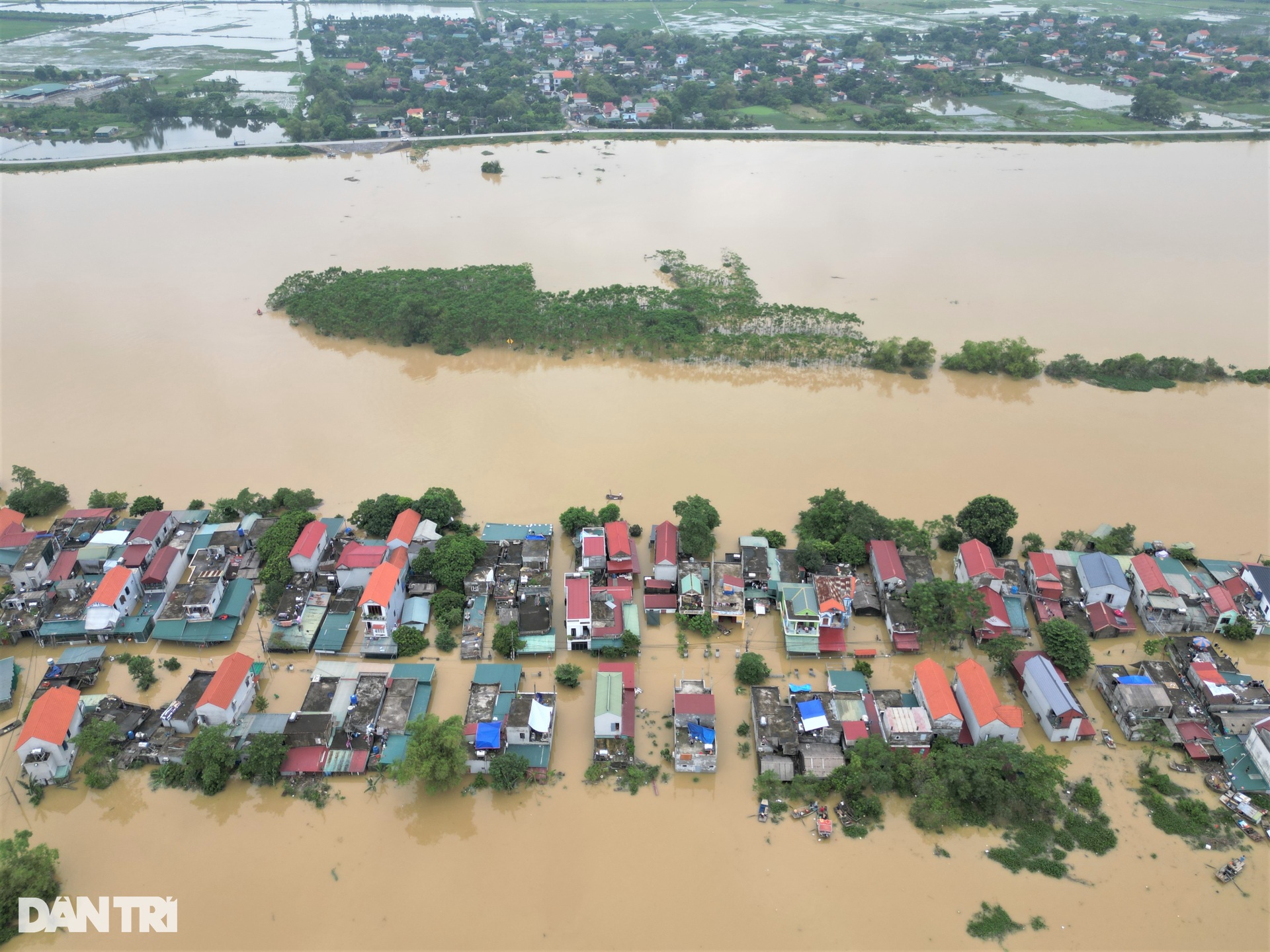 Toàn cảnh cơn đại hồng thủy cô lập hàng nghìn nhà dân ở Ninh Bình - 5