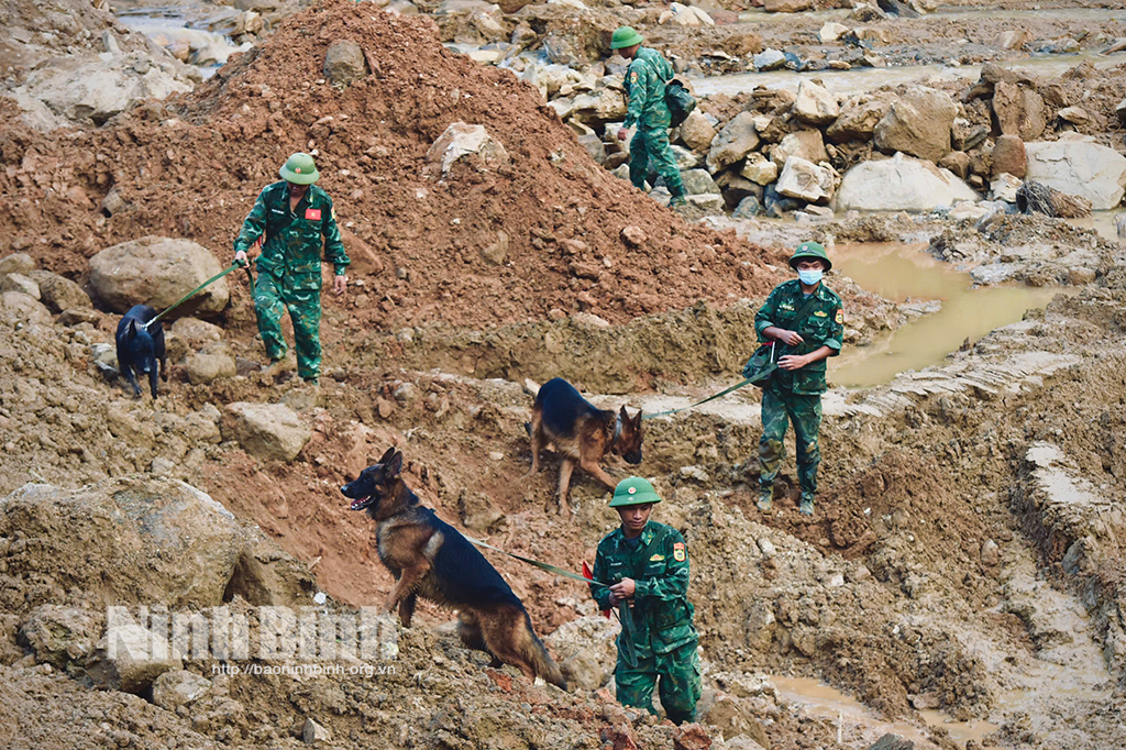 Đoàn Thiện nguyện tỉnh Ninh Bình thăm hỏi trao quà hỗ trợ đồng bào vùng lũ huyện Bắc Hà Lào Cai