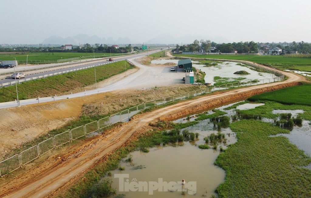 Cận cảnh 200 km cao tốc 'trắng' trạm nghỉ, cây xăng ảnh 2