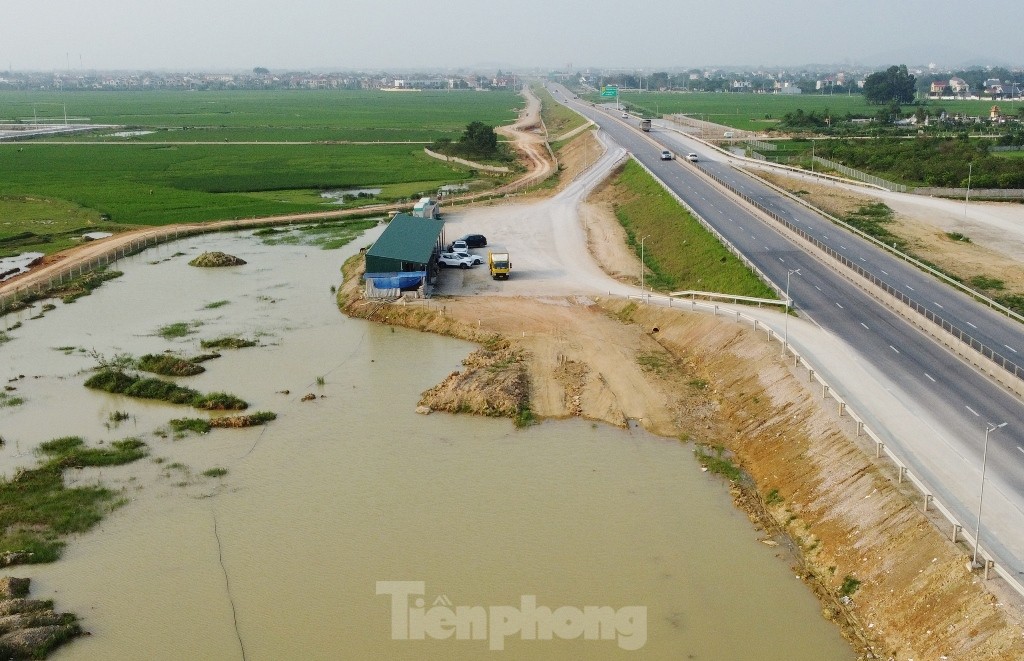 Cận cảnh 200 km cao tốc 'trắng' trạm nghỉ, cây xăng ảnh 7