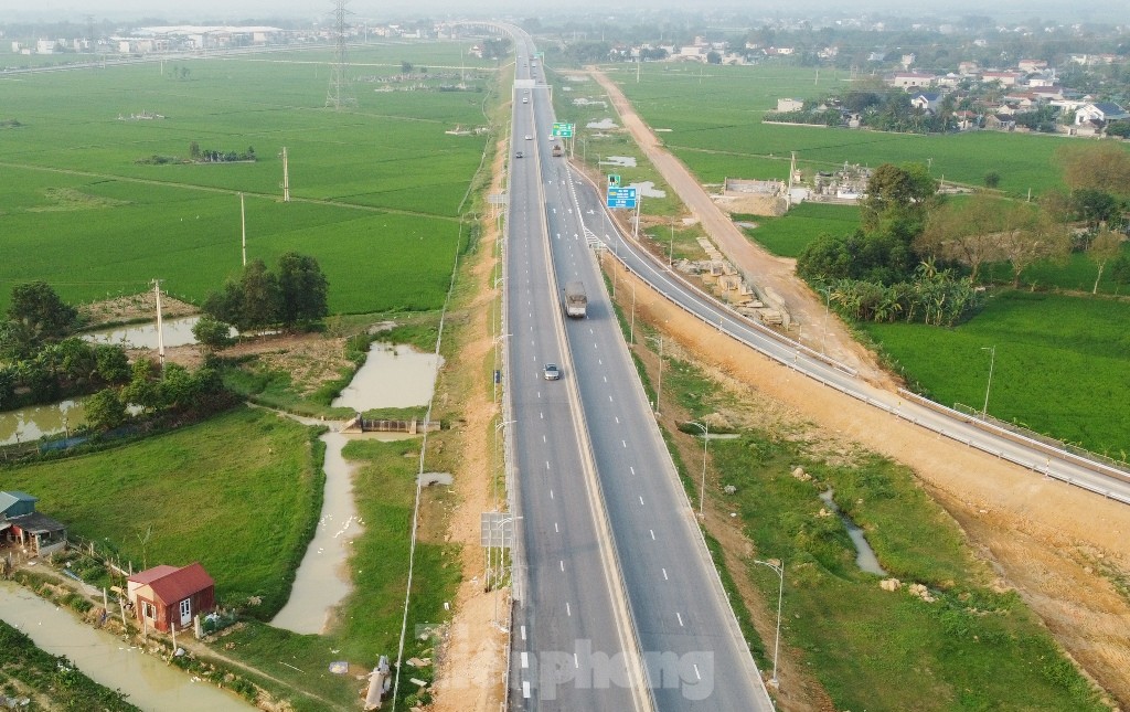 Cận cảnh 200 km cao tốc 'trắng' trạm nghỉ, cây xăng ảnh 4