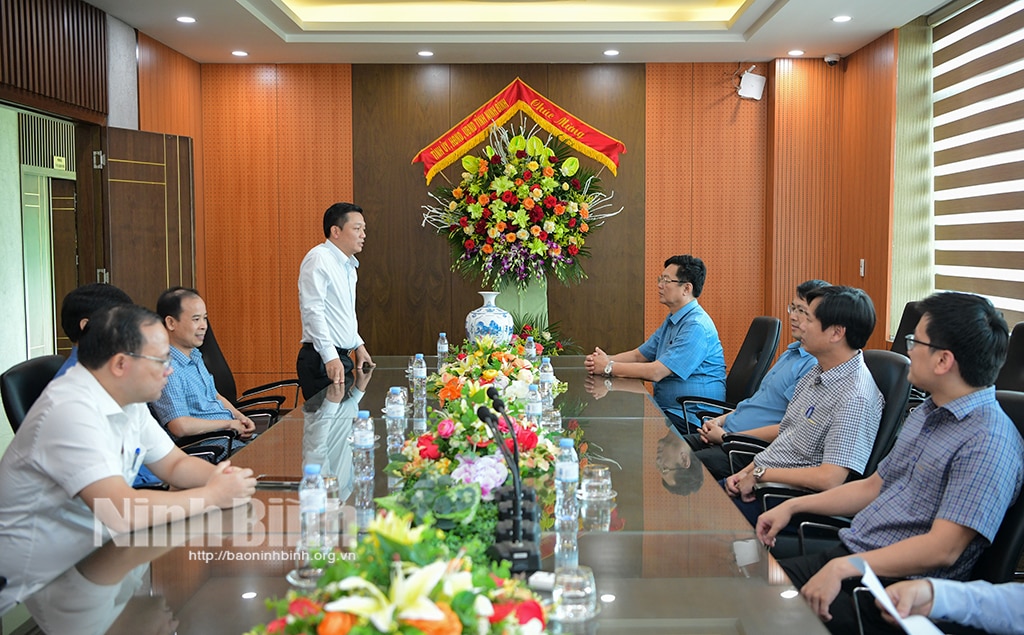 Lãnh đạo UBND tỉnh thăm và chúc mừng nhân Ngày Doanh nhân Việt Nam