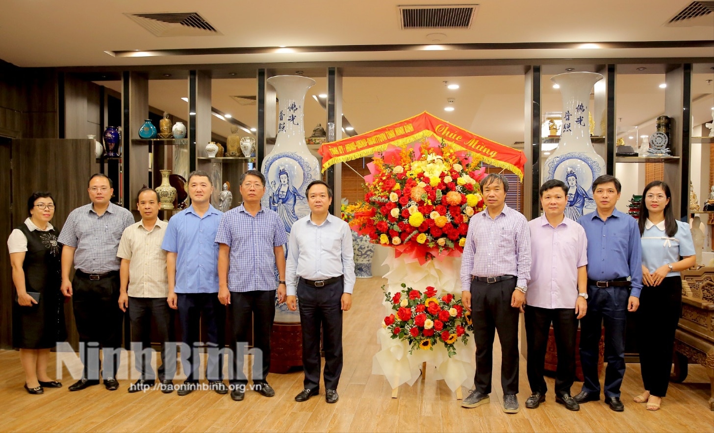 Lãnh đạo tỉnh chúc mừng Doanh nghiệp Xây dựng Xuân Trường nhân Ngày Doanh nhân Việt Nam