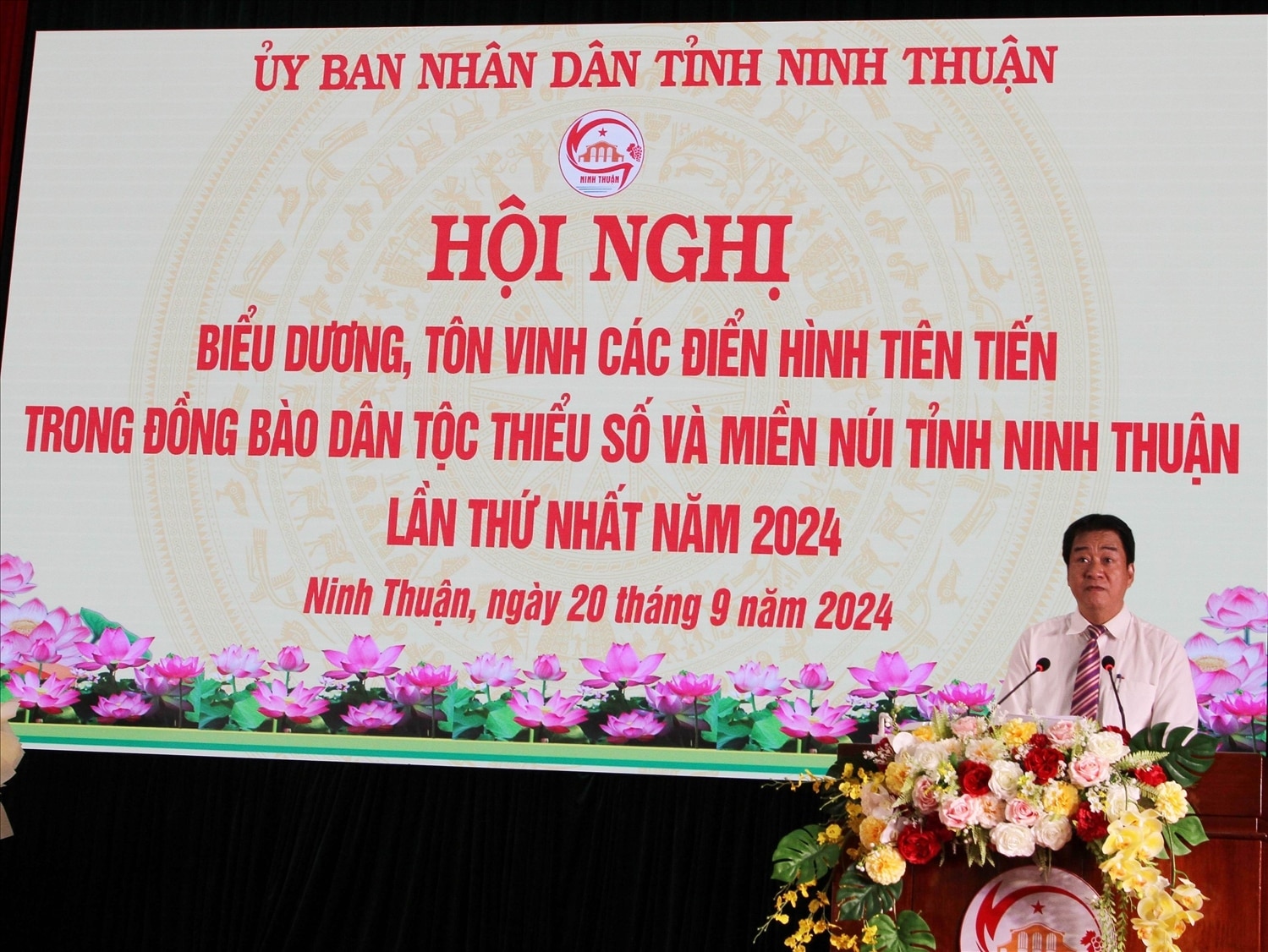 Ông Nguyễn Long Biên, Phó Chủ tịch UBND tỉnh phát biểu tại hội nghị.