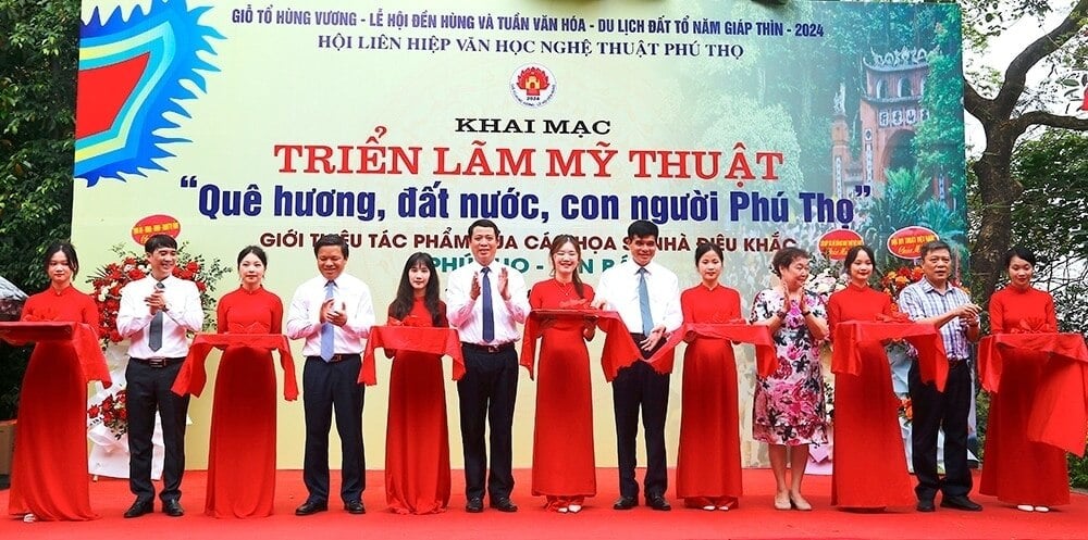 Triển lãm mỹ thuật “Quê hương, đất nước, con người Phú Thọ”