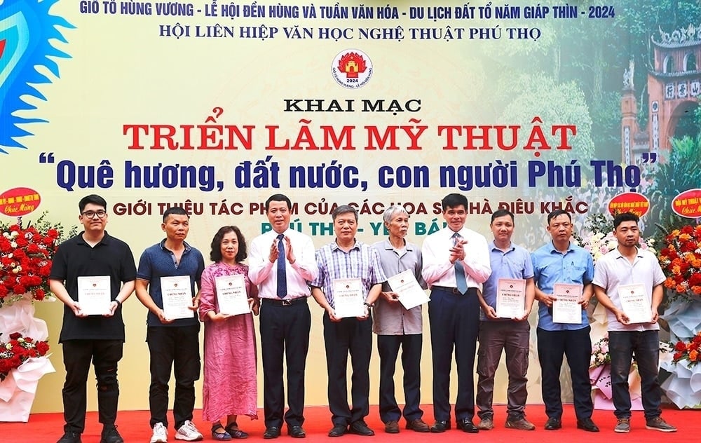 Triển lãm mỹ thuật “Quê hương, đất nước, con người Phú Thọ”