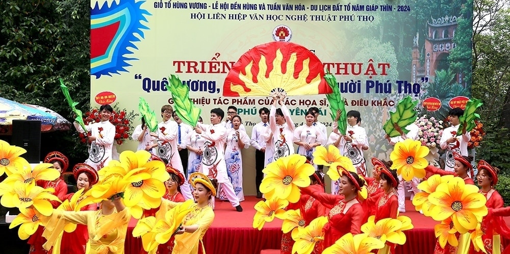 Triển lãm mỹ thuật “Quê hương, đất nước, con người Phú Thọ”