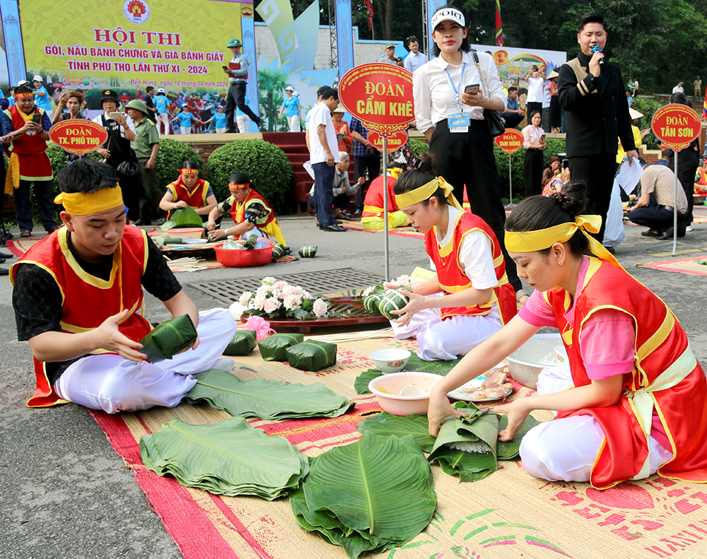 Hội thi “Gói, nấu bánh chưng và giã bánh giầy” tỉnh Phú Thọ lần thứ XI năm 2024