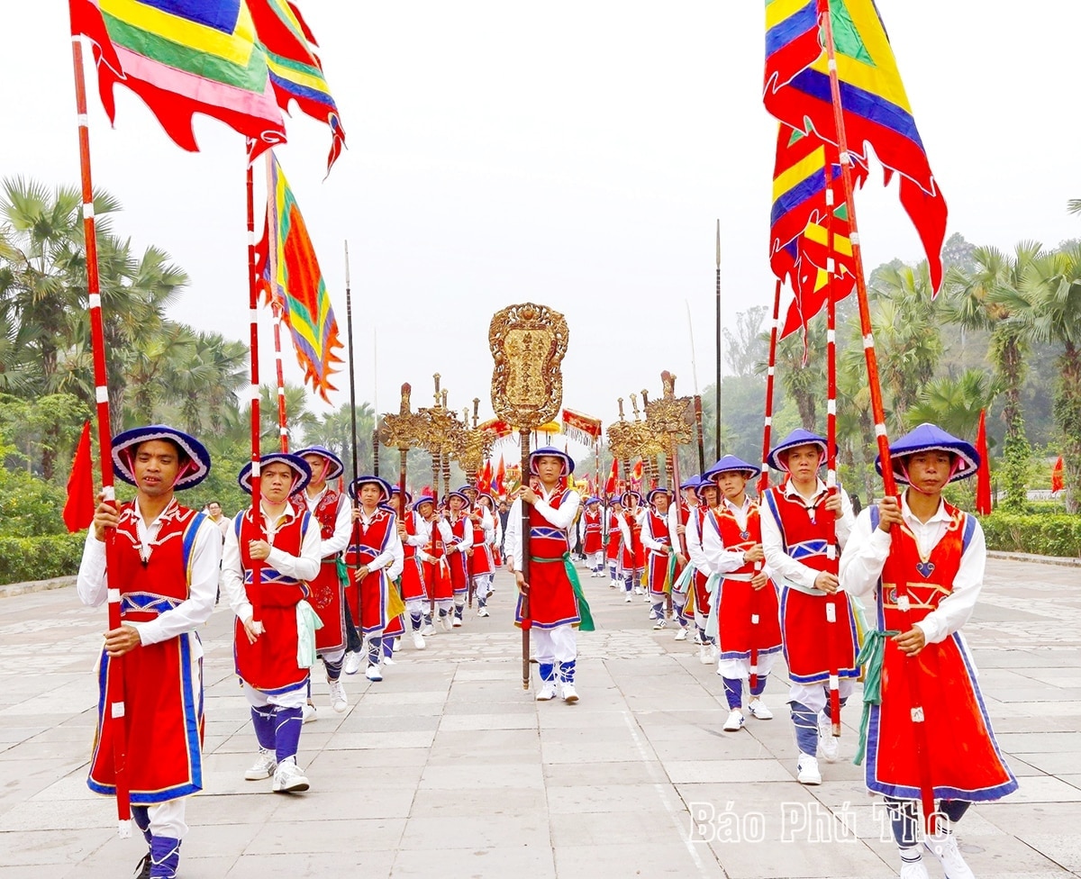 ຂະ​ບວນ​ແຫ່​ວັດ Hung ຂອງ​ບັນ​ດາ​ທ້ອງ​ຖິ່ນ​ໃນ​ເຂດ​ໃກ້​ກັບ​ວັດ​ຖຸ​ບູ​ຮານ