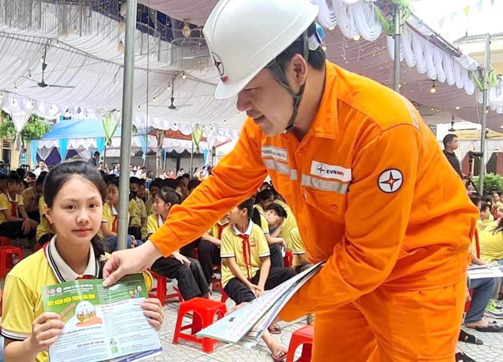 Công khai, minh bạch trong ghi chỉ số công tơ điện