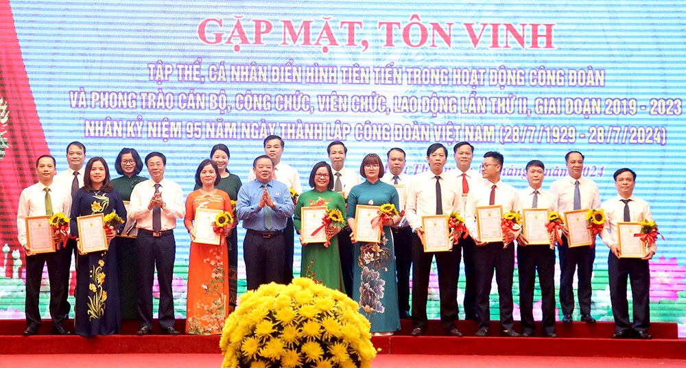 Công đoàn Viên chức tỉnh: Gặp mặt, tôn vinh tập thể, cá nhân điển hình tiên tiến giai đoạn 2019 - 2023