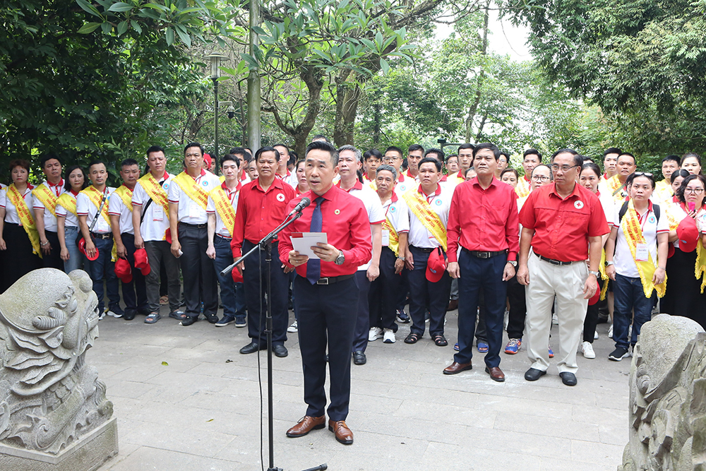 100 đại biểu hiến máu tình nguyện tiêu biểu toàn quốc dâng hương, báo công tại Khu Di tích lịch sử Đền Hùng