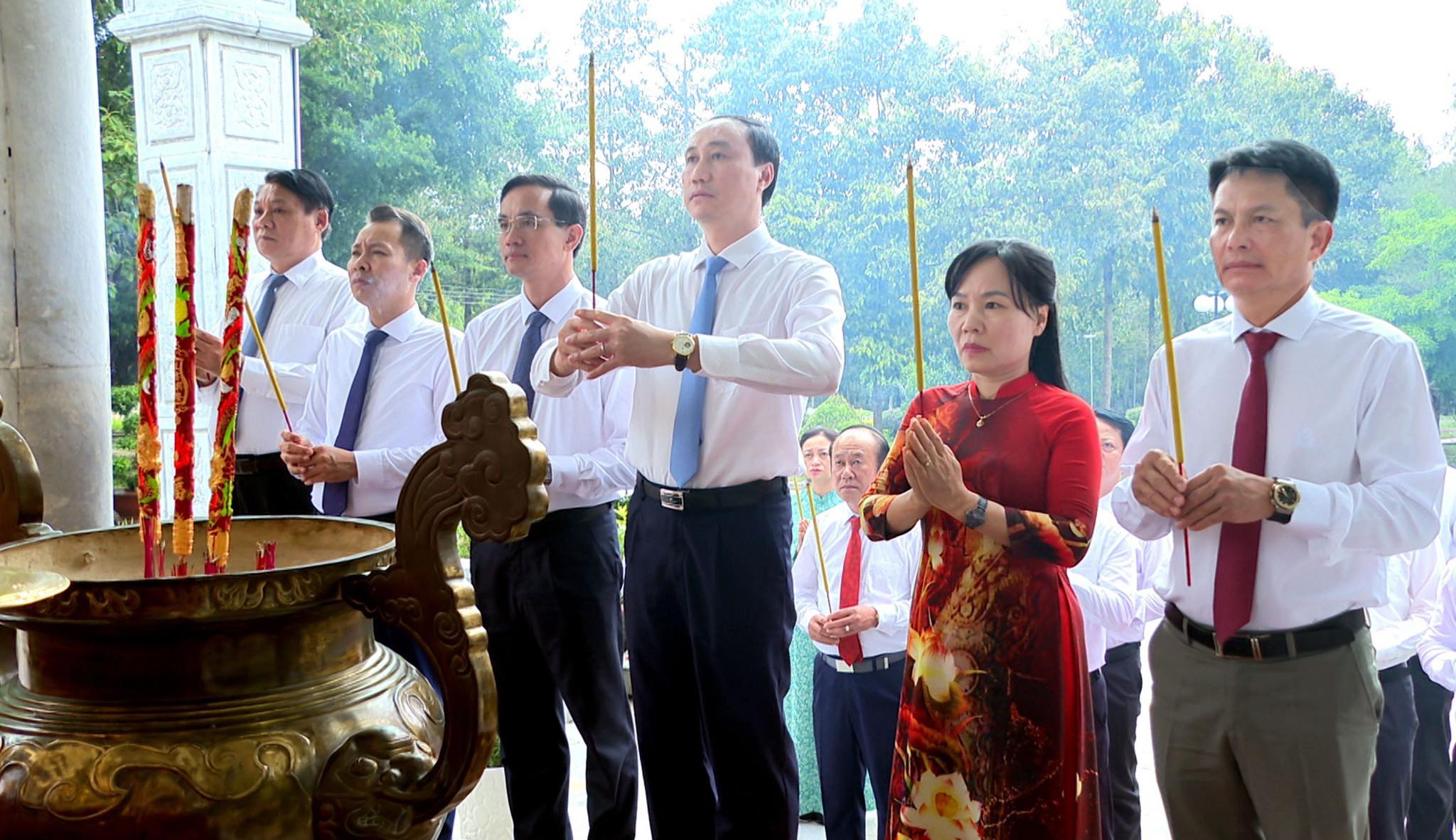 Đoàn đại biểu tỉnh Phú Thọ tri ân Anh hùng liệt sĩ tại Tây Ninh, Bình Dương và TP Hồ Chí Minh