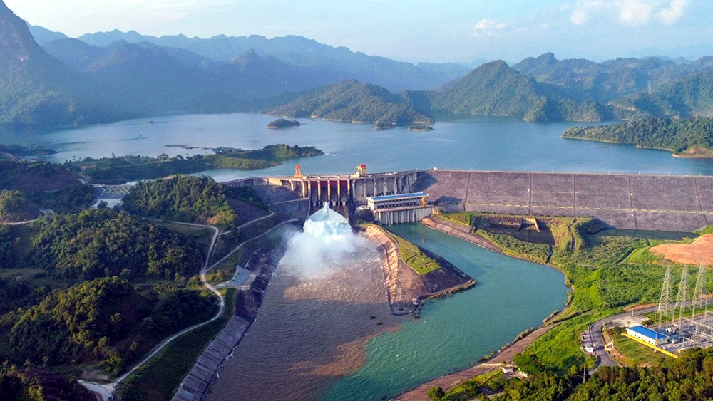 Ensuring downstream safety when Hoa Binh and Tuyen Quang hydroelectric reservoirs discharge floodwaters