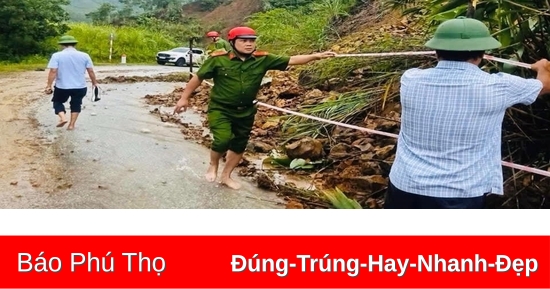 Khắc phục điểm sạt lở trên đường tỉnh 316 thuộc huyện Tân Sơn