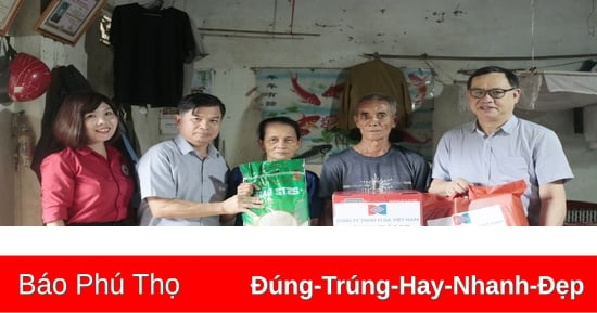 Trao 50 suất quà cho các gia đình chính sách tại huyện Cẩm Khê