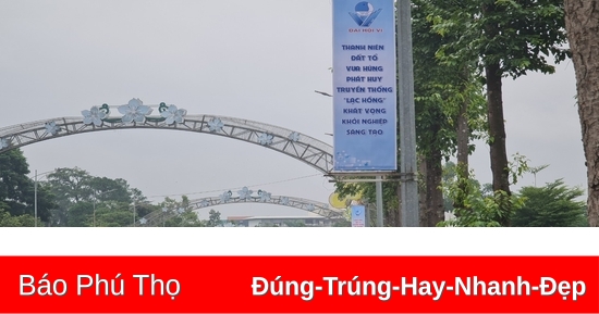 Treo băng zôn và cờ phướn trước thềm Đại hội đại biểu Hội Liên hiệp thanh niên tỉnh