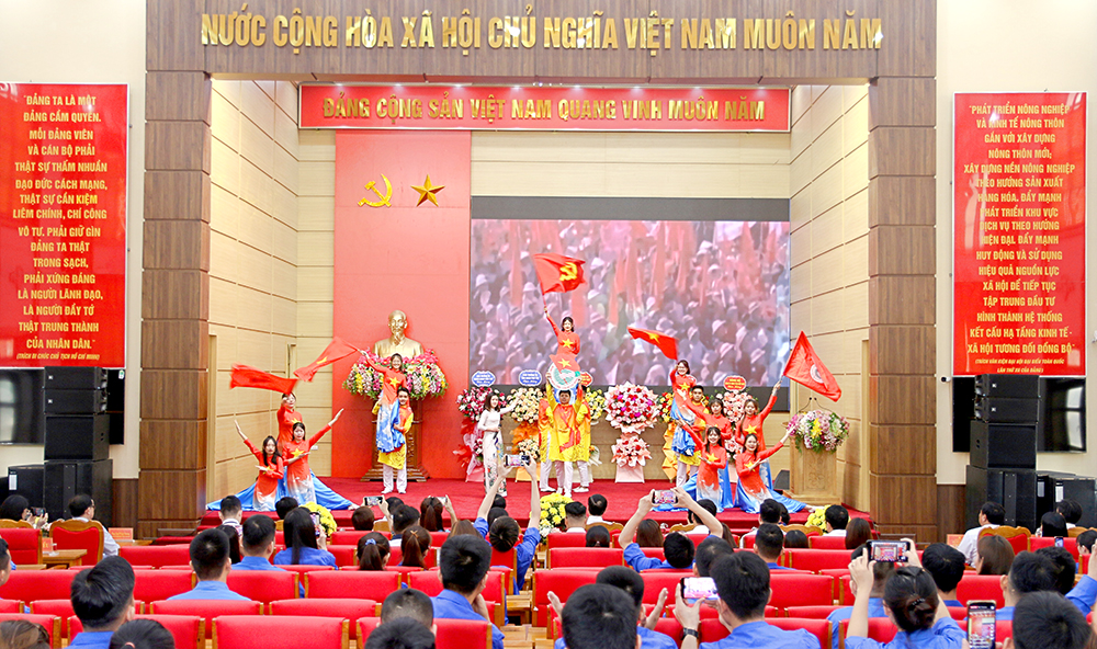 Anuncio de la decisión de establecer la Unión de Jóvenes Comunistas de Ho Chi Minh YI DA Vietnam Co., Ltd.