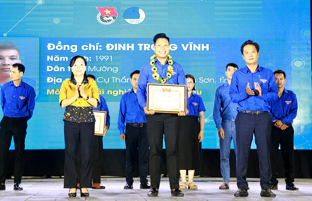 Ngày hội giới thiệu, quảng bá sản phẩm nông nghiệp gắn kết du lịch địa phương và tuyên dương, khen thưởng thanh niên dân tộc thiểu số khởi nghiệp thành công