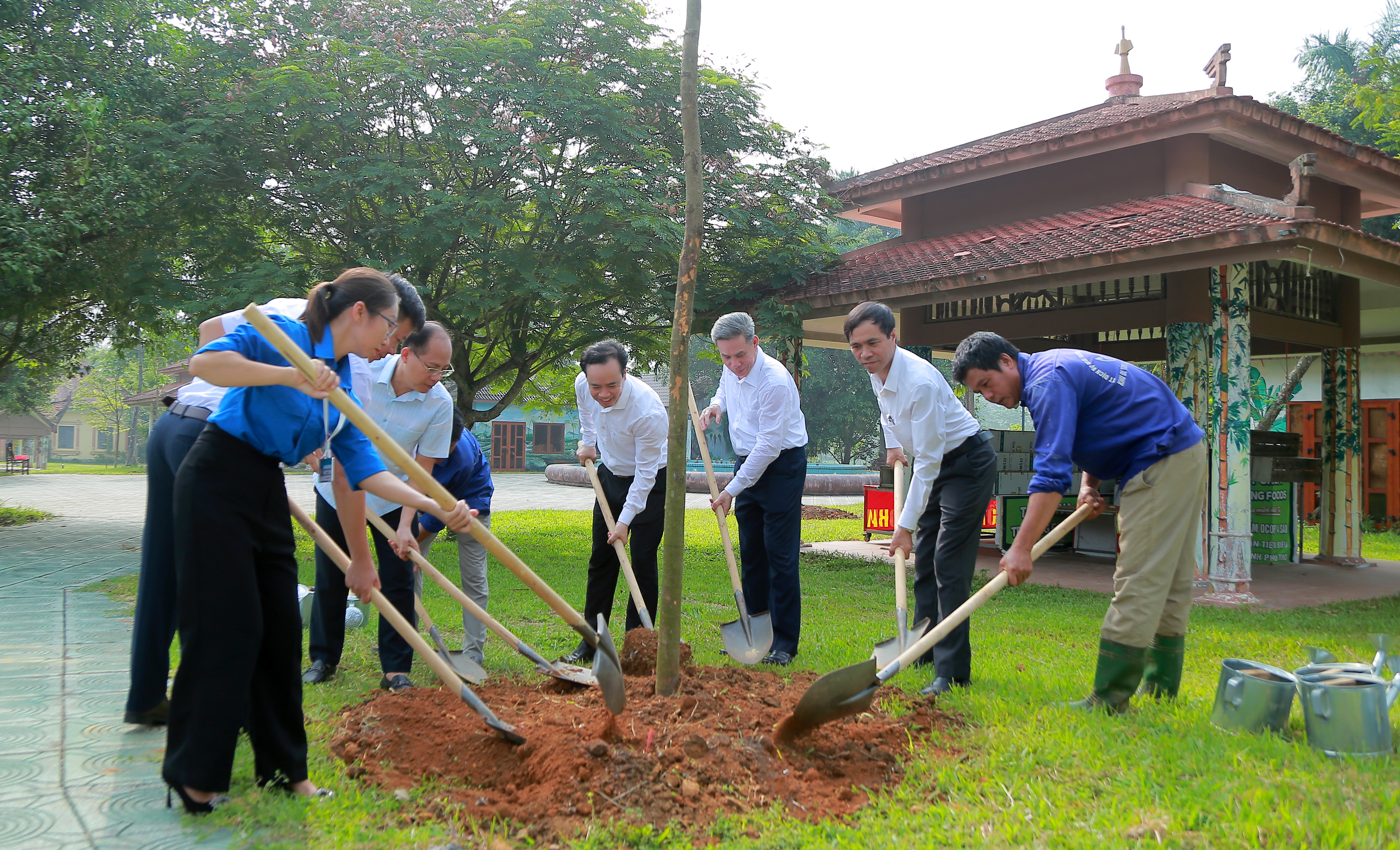 Dâng hương, hoa Kỷ niệm 62 năm Bác Hồ về thăm Đền Hùng