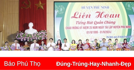 Liên hoan tiếng hát quần chúng chào mừng Kỷ niệm 25 năm tái lập huyện Phù Ninh