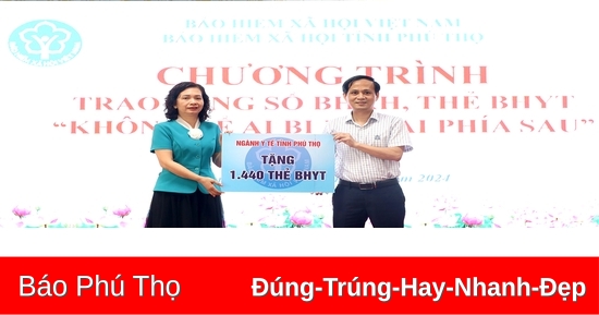 Trao hơn 1.900 thẻ BHYT cho người dân có hoàn cảnh khó khăn