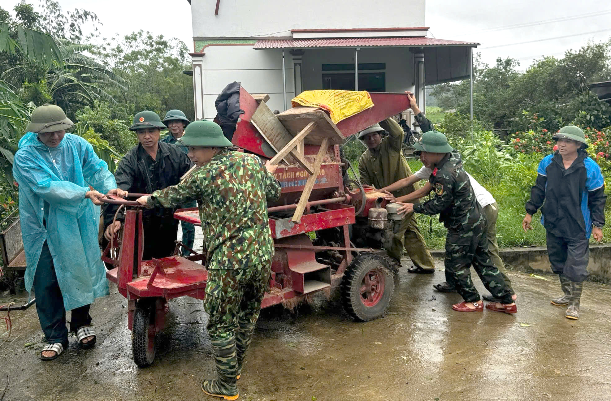 Dồn sức khắc phục hậu quả mưa bão