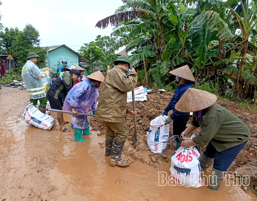 Chạy đua vượt lũ