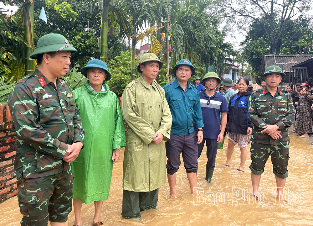 Chạy đua vượt lũ