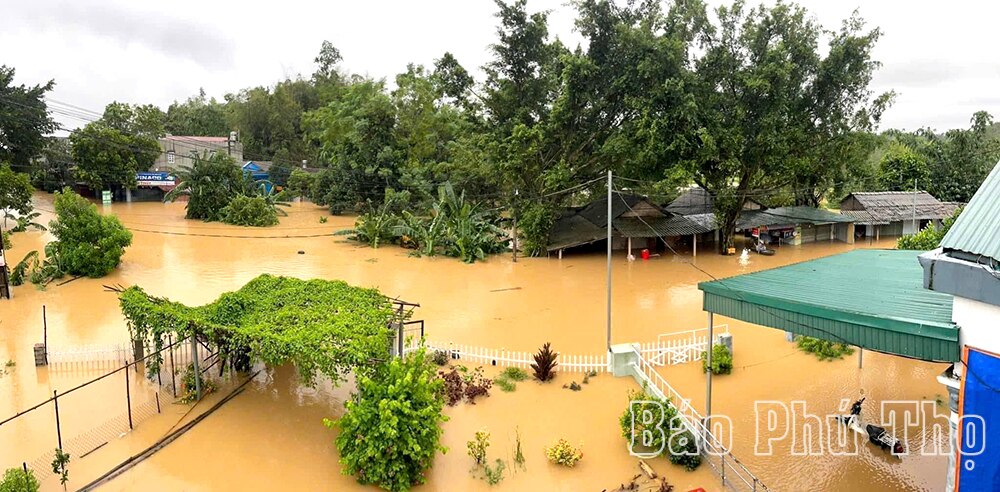 Hạ Hoà: Nhiều địa phương ngập trong biển nước