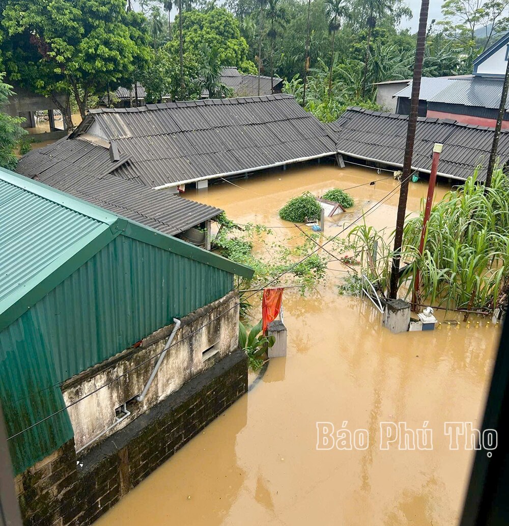 Hạ Hoà: Nhiều địa phương ngập trong biển nước