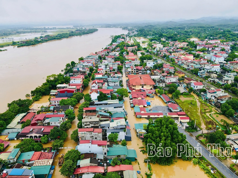 Hạ Hoà: Nhiều địa phương ngập trong biển nước