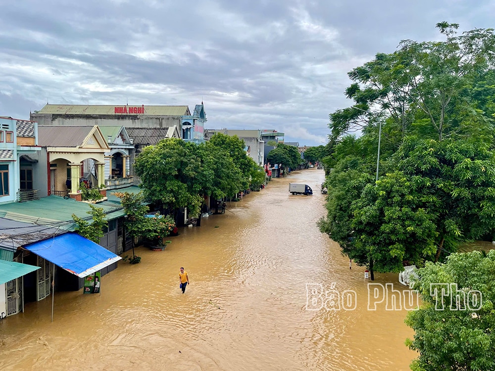 Hạ Hoà: Nhiều địa phương ngập trong biển nước