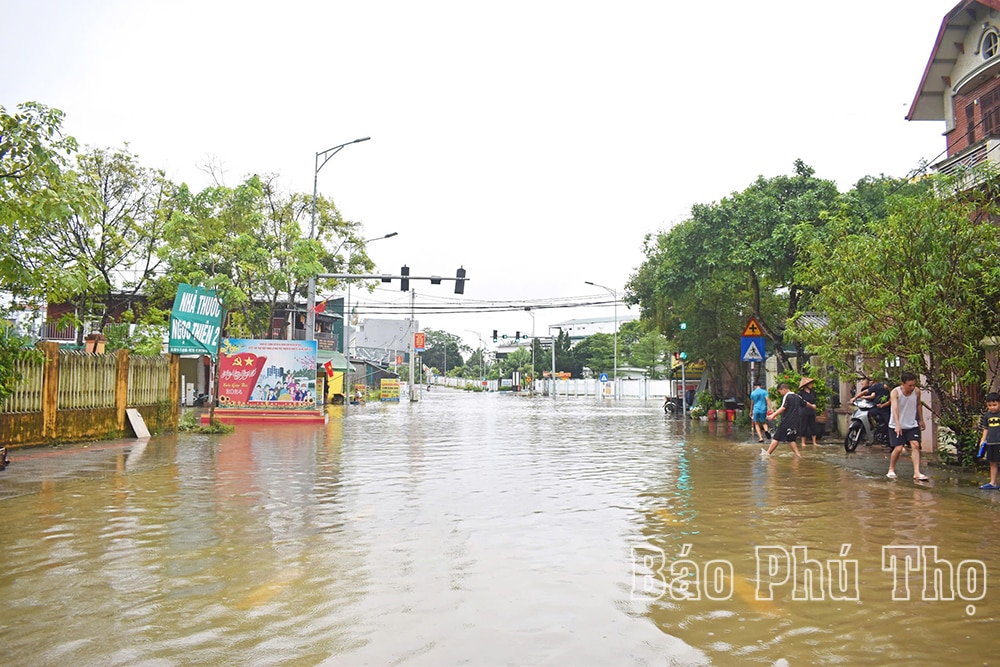 Hạ Hoà: Nhiều địa phương ngập trong biển nước