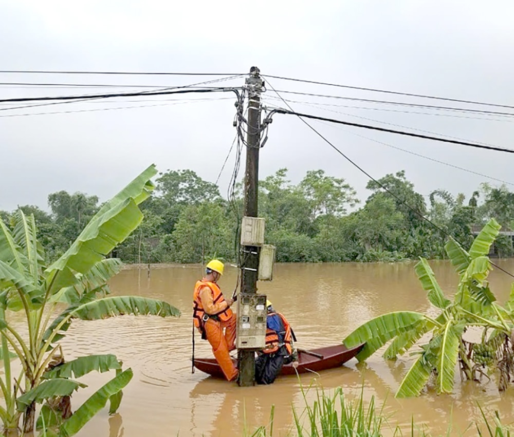 Đảm bảo an toàn khi đóng điện trở lại sau mưa lũ