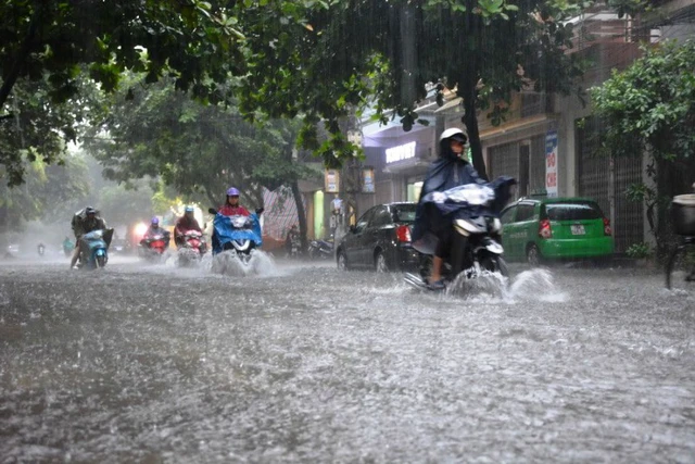 Cảnh báo bão kèm mưa lớn trên diện rộng