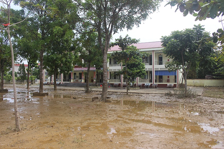 Tổng Liên đoàn Lao động Việt Nam hỗ trợ Công đoàn cơ sở và đoàn viên khắc phục ảnh hưởng sau bão lũ tại Hạ Hòa