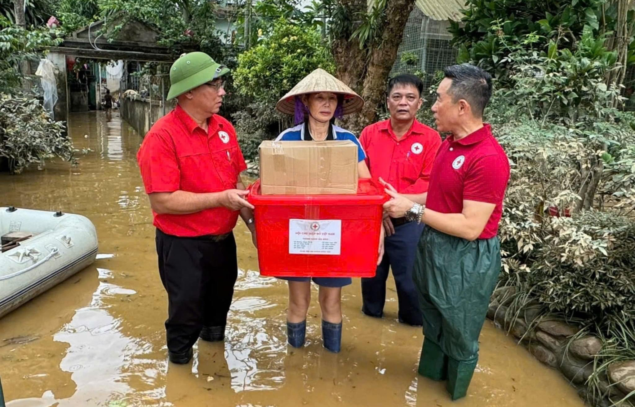 Tiếp nhận hiện vật trị giá 2 tỷ đồng cho người dân bị hưởng bởi cơn bão số 3